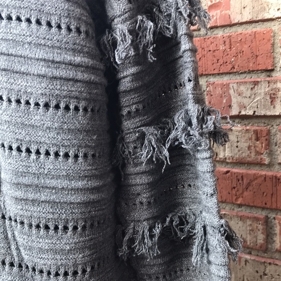 🚨B2G1 New MICHEAL MICHAEL KORS Grey Fringed Knit Sweater - Picture 5 of 8